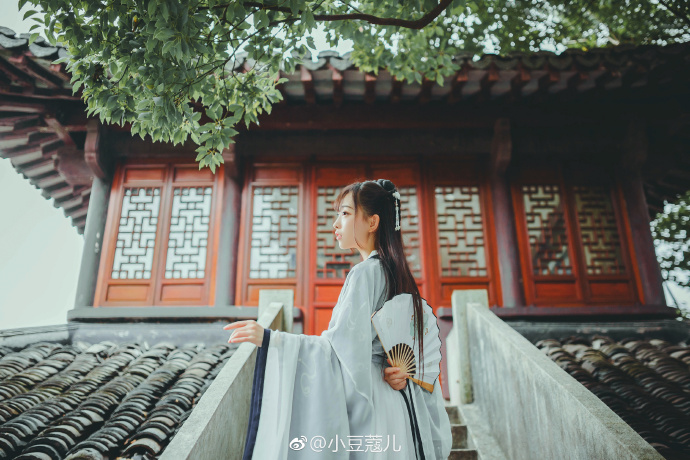 # 汉服拍照姿势之折扇篇，正片放在这儿啦，一扇在手，天下我有mark下次拍照就可