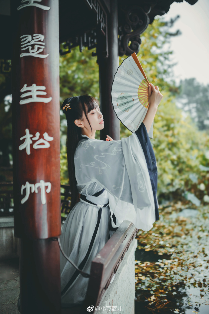 # 汉服拍照姿势之折扇篇，正片放在这儿啦，一扇在手，天下我有mark下次拍照就可 预览 6