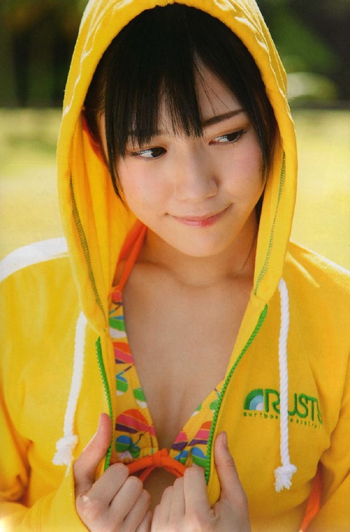 【 1st写真集「アッカンベー」（2010年3月26日、集英社）2010年16岁 预览 4