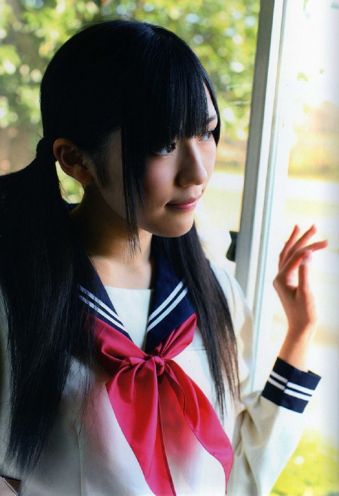 【 1st写真集「アッカンベー」（2010年3月26日、集英社）2010年16岁 预览 5