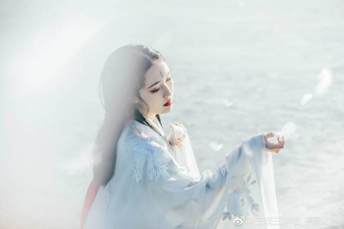 # 我觉得我不是在拍照 我是在画画所有的东西都要画……而且在我已经磨皮液化lr调 预览 2