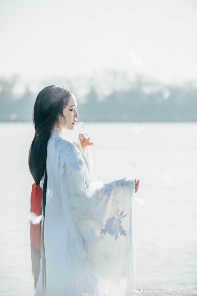 # 我觉得我不是在拍照 我是在画画所有的东西都要画……而且在我已经磨皮液化lr调 预览 3