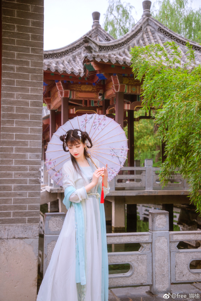 出犯繁花露，归穿弱柳风。出境：原po摄影：@苍术子不是仓鼠_互fo 妆面/后勤小 预览 2