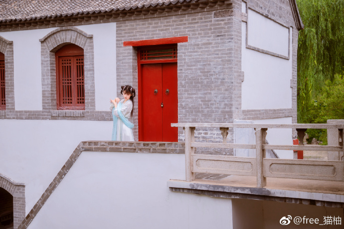 出犯繁花露，归穿弱柳风。出境：原po摄影：@苍术子不是仓鼠_互fo 妆面/后勤小 预览 5