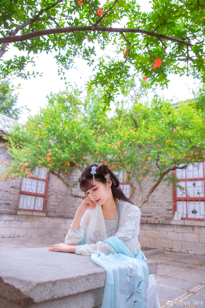 出犯繁花露，归穿弱柳风。出境：原po摄影：@苍术子不是仓鼠_互fo 妆面/后勤小 预览 6