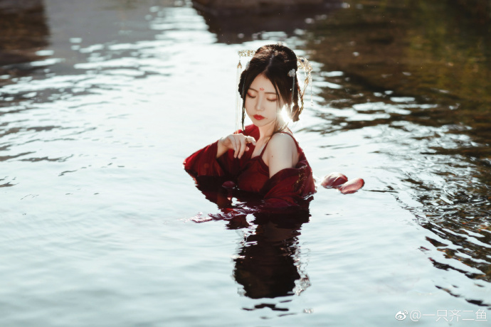 【汉服正片】惊魂记惊觉相思不露 原来只因入骨。出镜：原po摄影：@摄影师紫龙Jo 预览 2