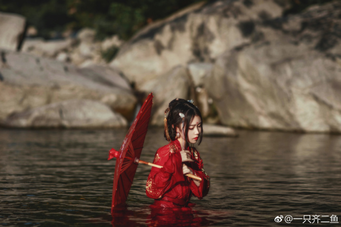 【汉服正片】惊魂记惊觉相思不露 原来只因入骨。出镜：原po摄影：@摄影师紫龙Jo 预览 3