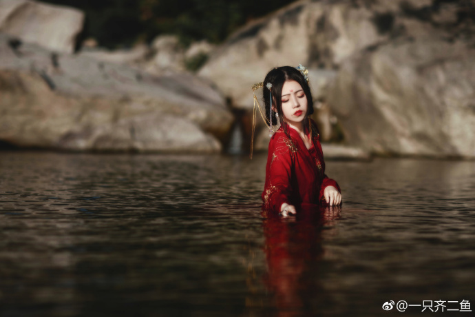 【汉服正片】惊魂记惊觉相思不露 原来只因入骨。出镜：原po摄影：@摄影师紫龙Jo 预览 5