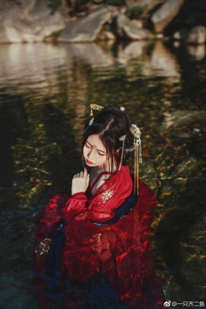 【汉服正片】惊魂记惊觉相思不露 原来只因入骨。出镜：原po摄影：@摄影师紫龙Jo 预览 6