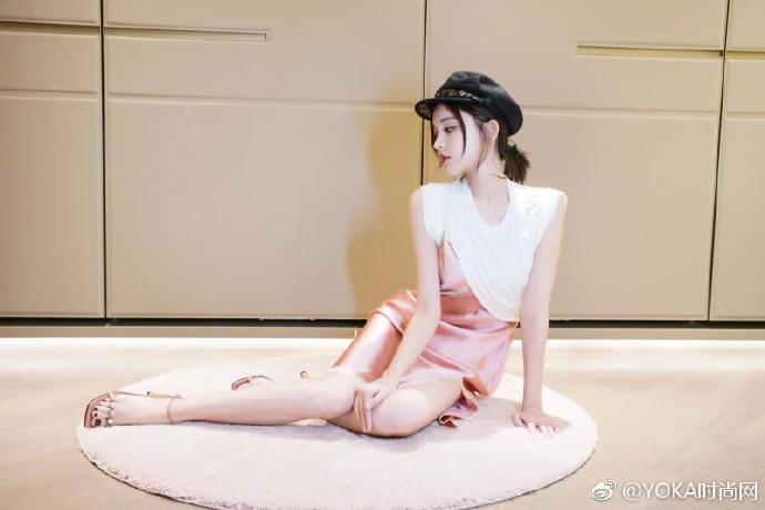 星尚人超话 近日，@我是娜扎 曝光一组私服写真，娜扎古力娜扎超话 身穿粉白拼 预览 5