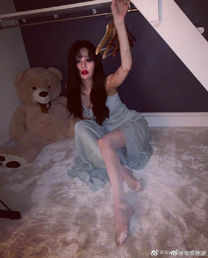绿色烟熏妆 ​ 预览 5
