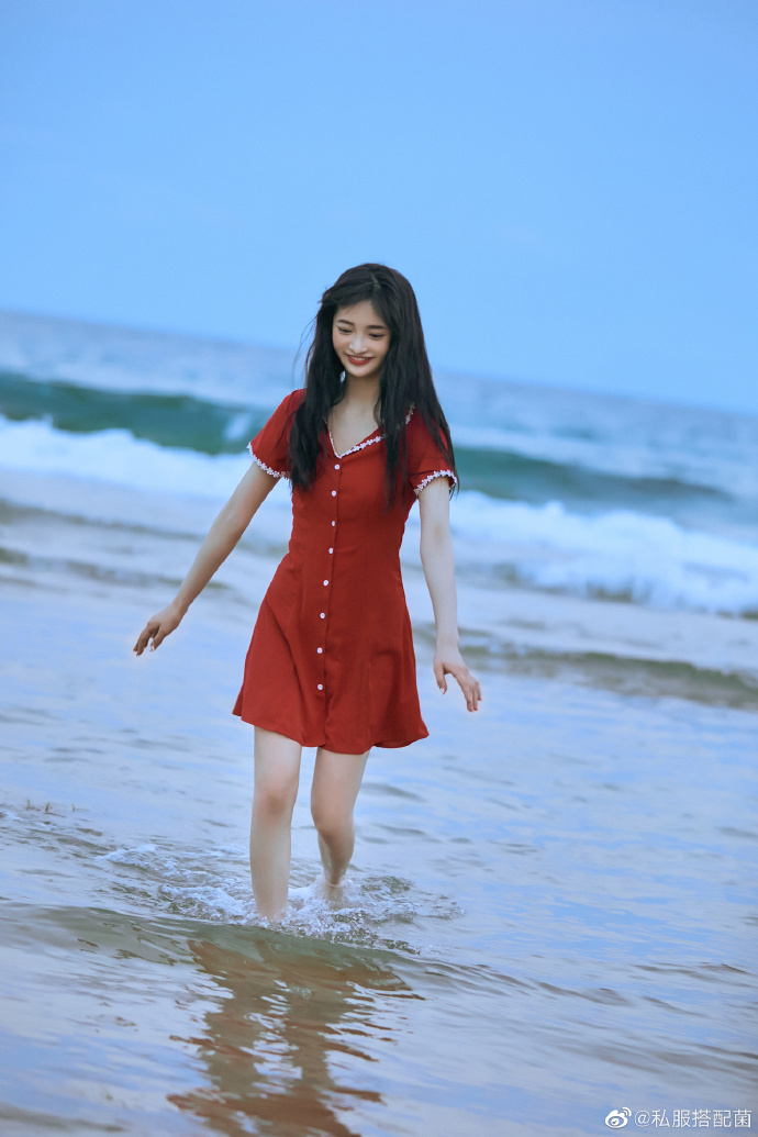 日常私服超话 周洁琼私服 美少女海边写真太漂亮了～ ​ 预览 3