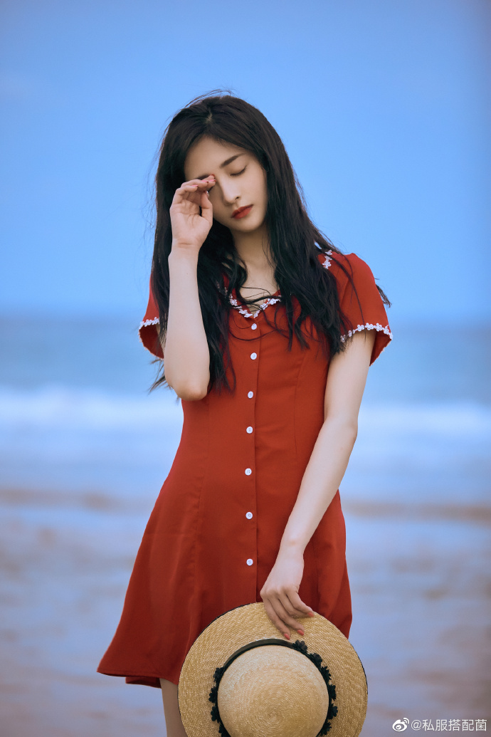 日常私服超话 周洁琼私服 美少女海边写真太漂亮了～ ​ 预览 4