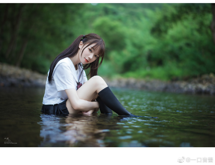 JK制服超话# 🍃 澄澈点轻风 灿烂的笑着出镜 :一口音酱摄影\后期 :@我是 预览 1