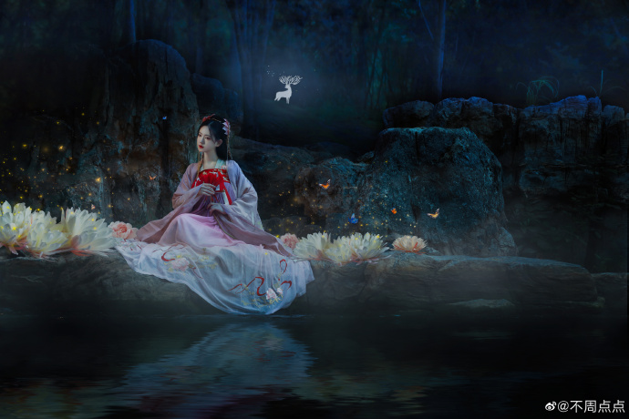 汉服超话【汉服正片】【女夷】月隐鹿来，林深花开。女夷鼓歌，以司天和。出镜：@不