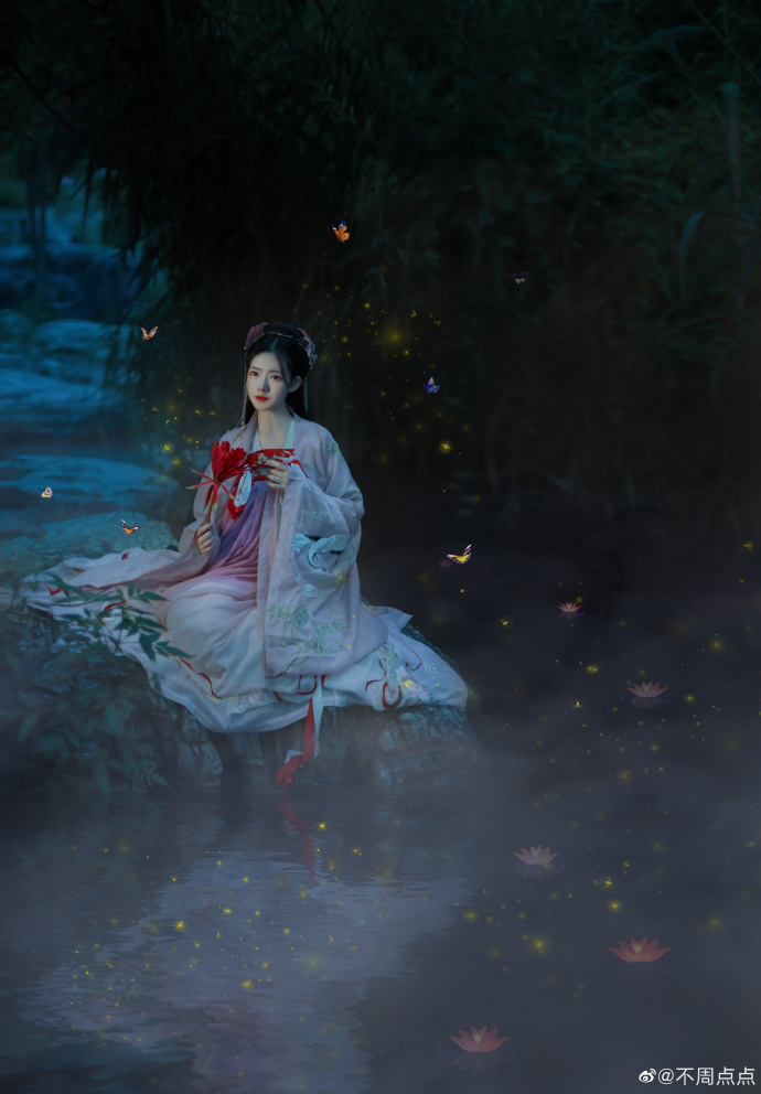 汉服超话【汉服正片】【女夷】月隐鹿来，林深花开。女夷鼓歌，以司天和。出镜：@不 预览 3