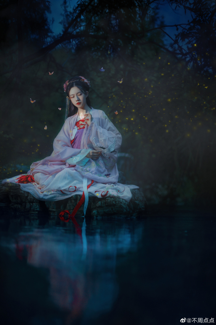 汉服超话【汉服正片】【女夷】月隐鹿来，林深花开。女夷鼓歌，以司天和。出镜：@不 预览 6