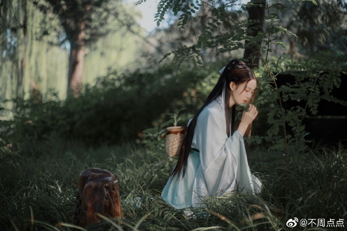 汉服超话【汉服正片分享】【青鸾医仙】尝闻有青凤至人间，化为岐黄术者，日撷百草， 预览 4