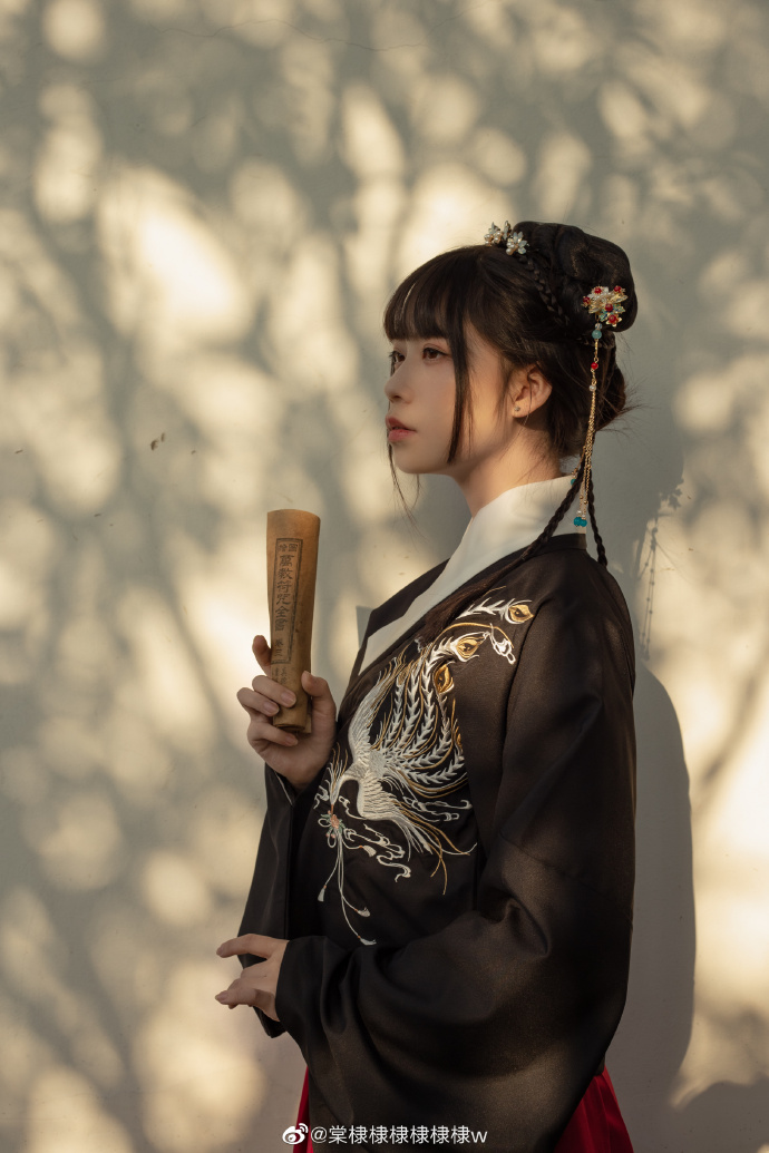 ## 人生若只如初见，何事秋风悲画扇。等闲变却故人心，却道故人心易变。 ——清· 预览 2