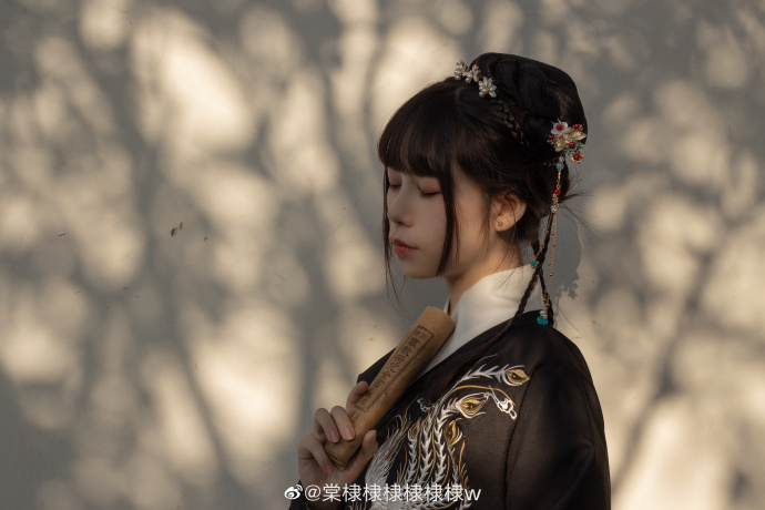## 人生若只如初见，何事秋风悲画扇。等闲变却故人心，却道故人心易变。 ——清· 预览 3
