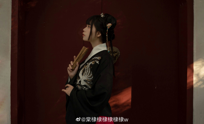## 人生若只如初见，何事秋风悲画扇。等闲变却故人心，却道故人心易变。 ——清· 预览 4
