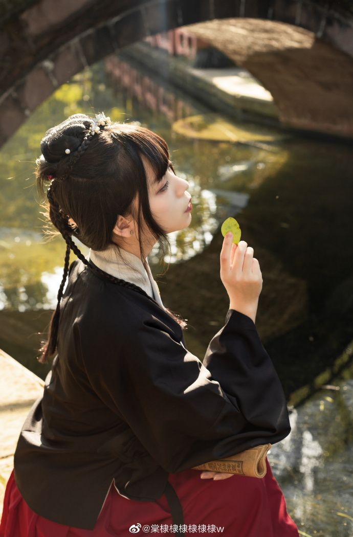## 人生若只如初见，何事秋风悲画扇。等闲变却故人心，却道故人心易变。 ——清· 预览 5