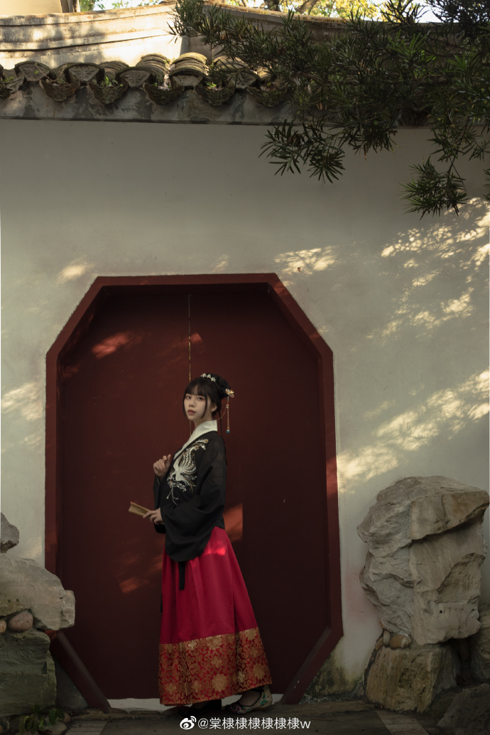 ## 人生若只如初见，何事秋风悲画扇。等闲变却故人心，却道故人心易变。 ——清· 预览 6