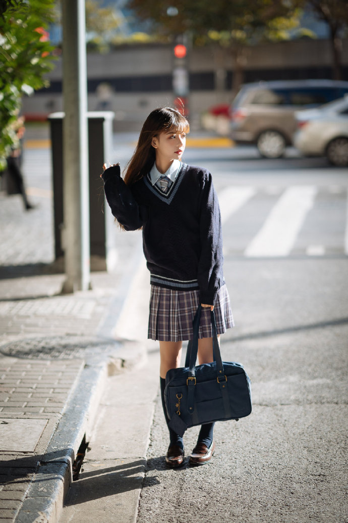 # # # 专 + 关 开一位 66R清晨的阳光，少女永不过期看着窗外这么好的阳 预览 3