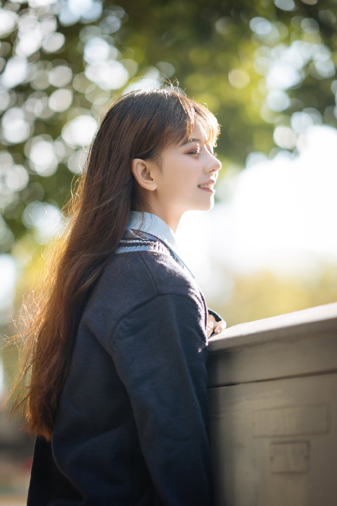 # # # 专 + 关 开一位 66R清晨的阳光，少女永不过期看着窗外这么好的阳 预览 5