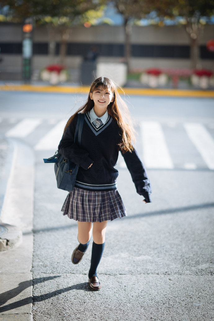 # # # 专 + 关 开一位 66R清晨的阳光，少女永不过期看着窗外这么好的阳 预览 6