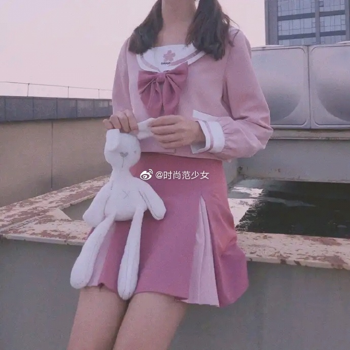 ootd🍥超甜美的改良JK制服🌸 粉嫩嫩的，加了粉夏的滤镜，最适合在天台上拍写真 预览 2