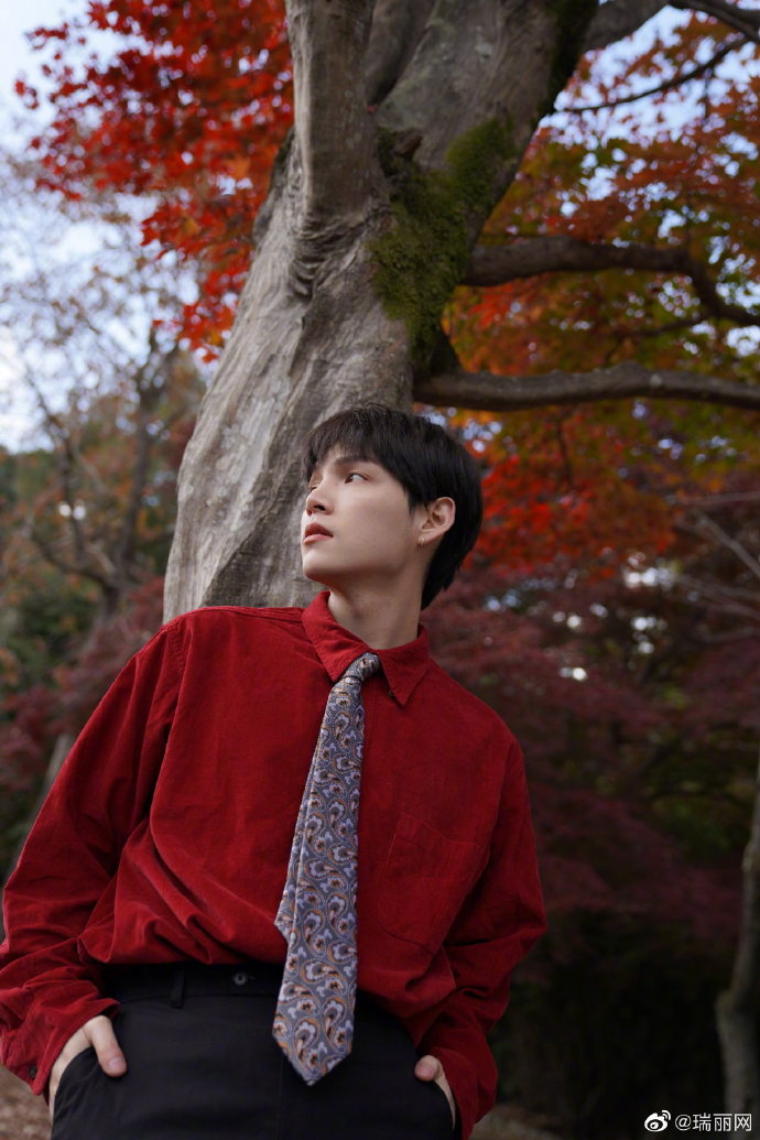# 【 近日的私服写真照来啦～📷两套look复古日系风好好看呀[米奇比心]@朱星 预览 2