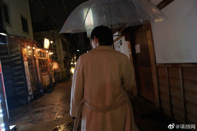 # 【 近日的私服写真照来啦～📷两套look复古日系风好好看呀[米奇比心]@朱星 预览 3