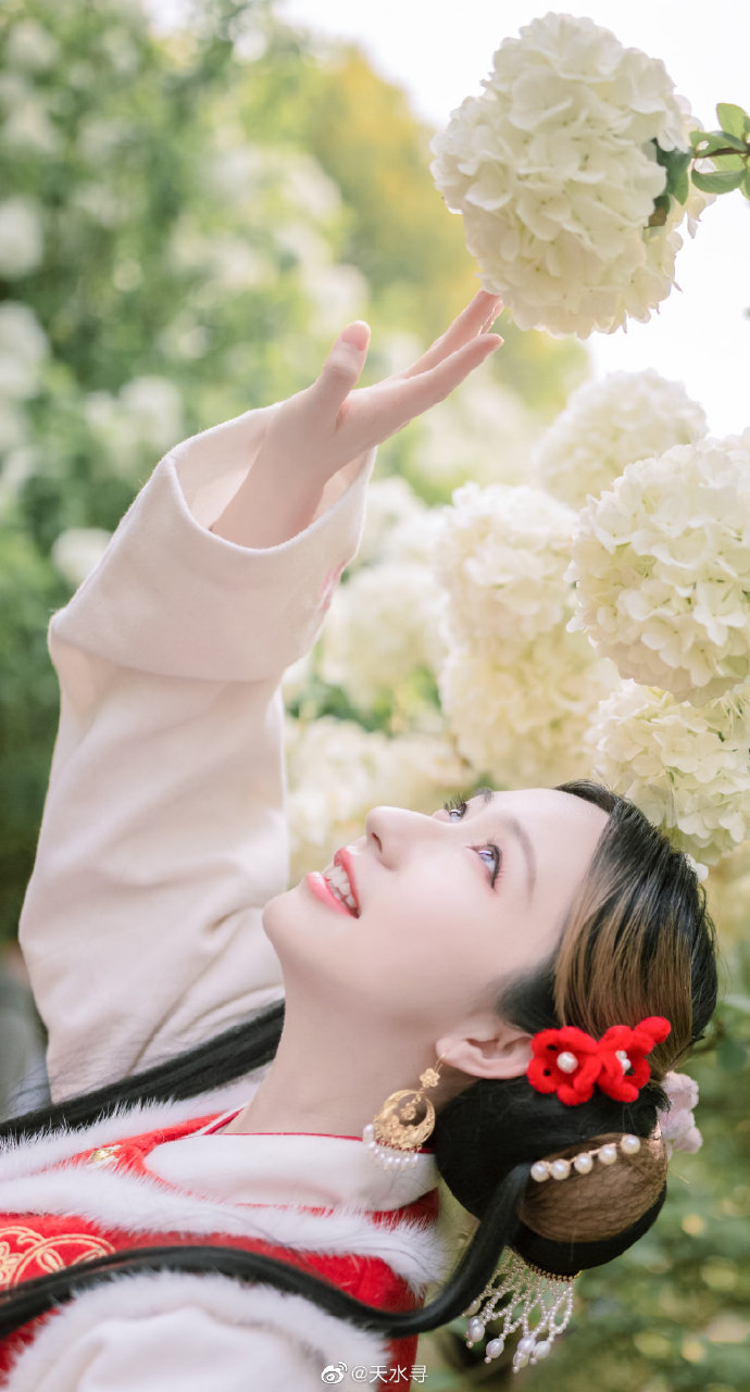 绣球花正片来啦~~多么不容易的一套片子呀~~看在咱这么难的份上，（有多难请看前前 预览 5