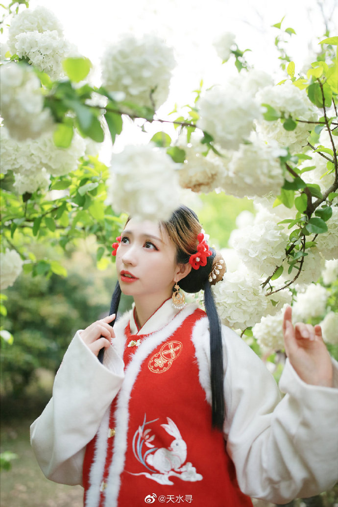 绣球花正片来啦~~多么不容易的一套片子呀~~看在咱这么难的份上，（有多难请看前前 预览 6
