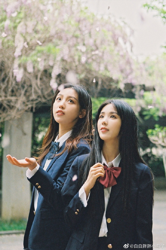花与少女胶片写真集｜JK制服第一次拍胶片的 虽然是阴天颜色都好好看 不用调色🌚满 预览 3