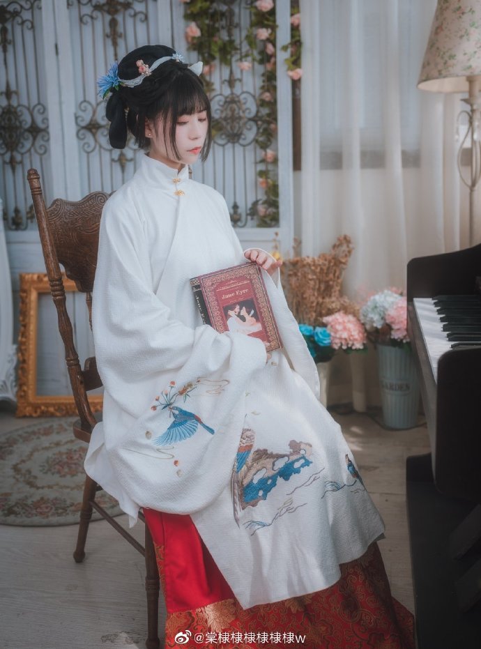 ## 山有木兮木有枝，心悦君兮君不知。出镜：棠棣摄影：@执义想做摄影师 随行：@ 预览 1