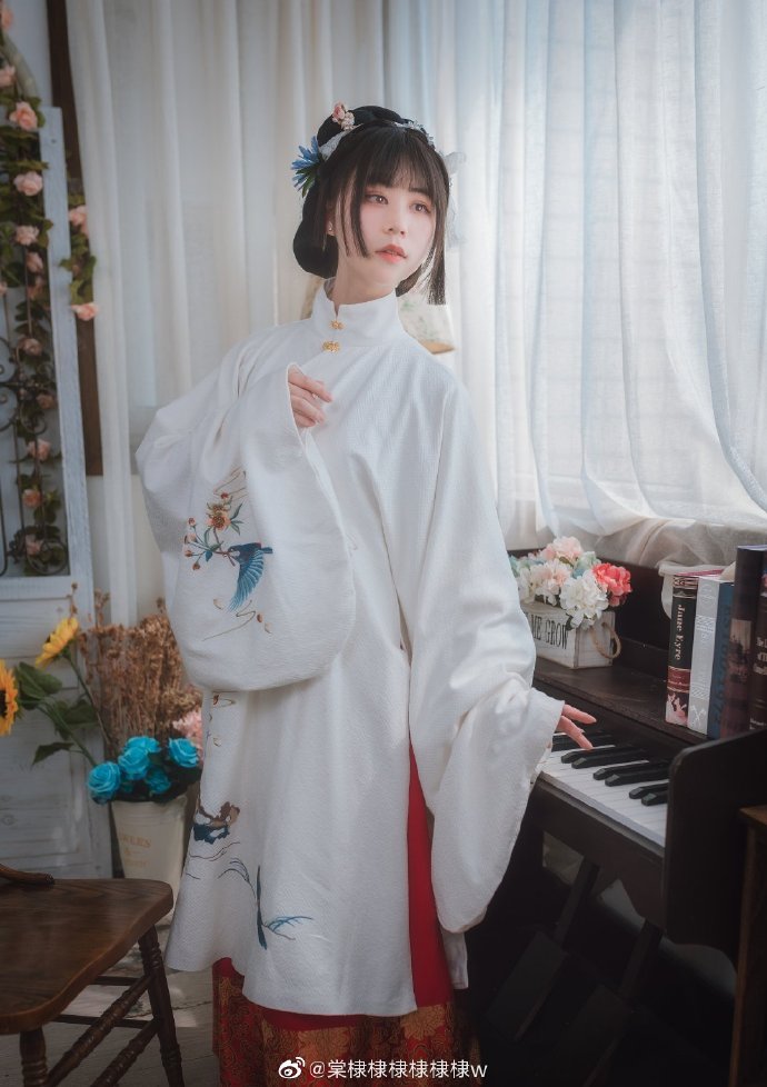 ## 山有木兮木有枝，心悦君兮君不知。出镜：棠棣摄影：@执义想做摄影师 随行：@ 预览 4