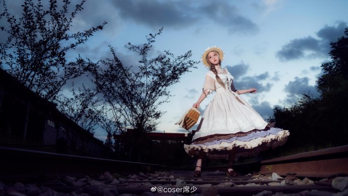## 【追忆似水年华】出镜：席少妆造：梓煜@云泽君君 摄影：淡淡@淡淡Photo 预览 3
