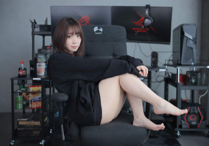日本知名Coser伊织萌除了因为出色的Cosplay出名，被杂志邀请拍摄的的写真 预览 1