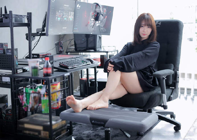 日本知名Coser伊织萌除了因为出色的Cosplay出名，被杂志邀请拍摄的的写真 预览 6