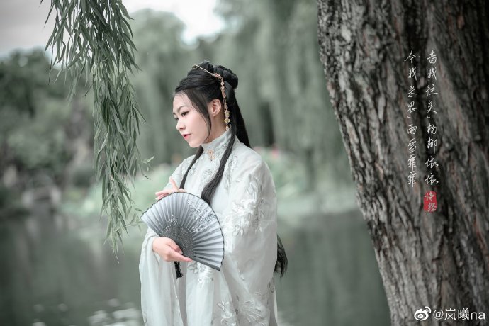 ### 【汉服正片】诗话江南 娇荷醉 杨柳依 钟声婉 杜鹃啼 最是信步好时节 诗 预览 3