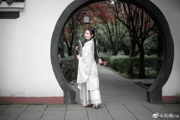 ### 【汉服正片】诗话江南 娇荷醉 杨柳依 钟声婉 杜鹃啼 最是信步好时节 诗 预览 4