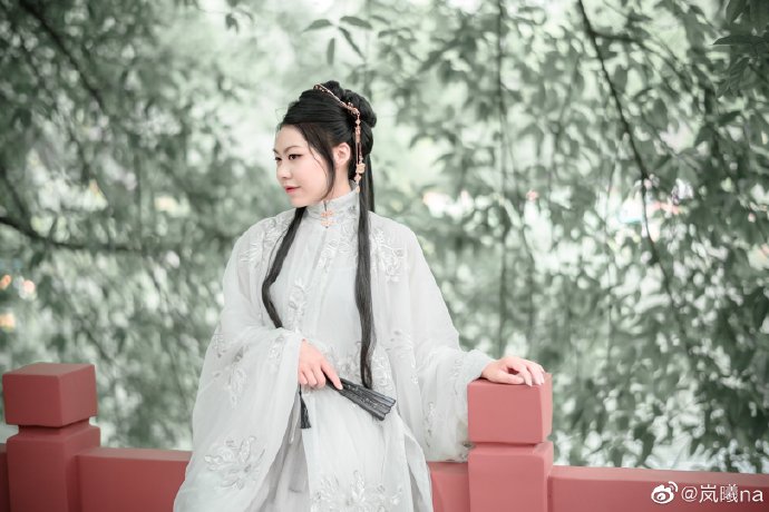### 【汉服正片】诗话江南 娇荷醉 杨柳依 钟声婉 杜鹃啼 最是信步好时节 诗 预览 6