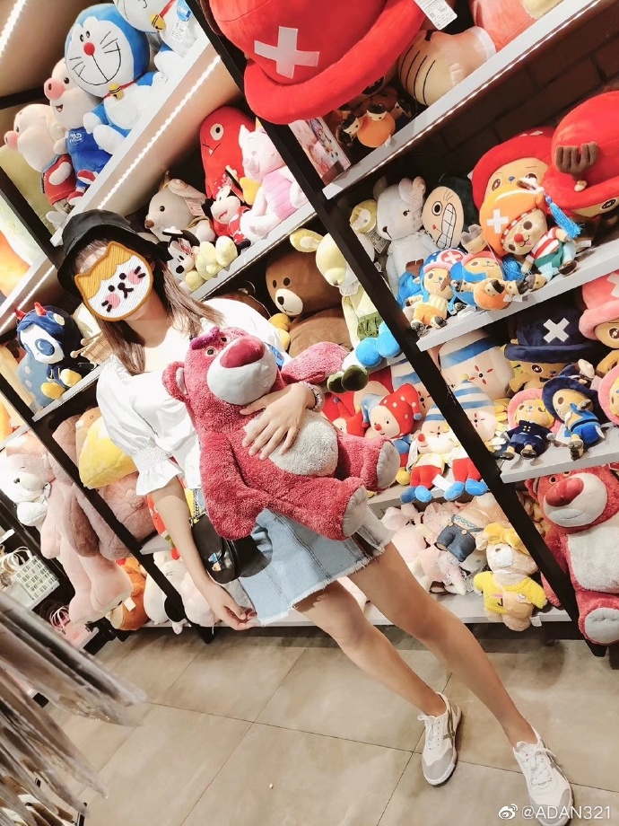 《洛丽塔》里的服装经常被目前市面上少女写真引用，大概大家都是被那份生机活力所打动 预览 3