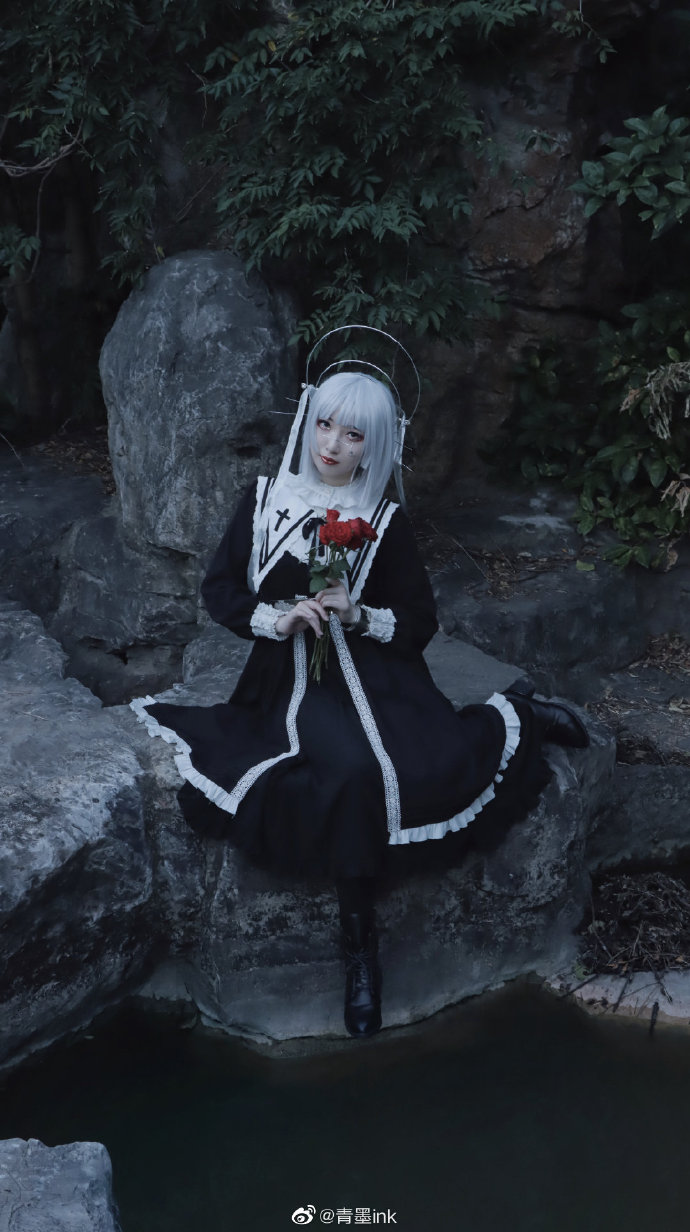 【Lolita脑洞正片】饮者种的花石碑下沉默回答📷：蜗牛@蜗牛壳壳· 🤖️： 预览 5