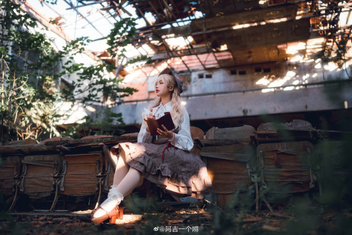 LOLITA超话『记录者。——续写之魔女』摄影:@kin-夜 出镜:本人这套太 预览 1