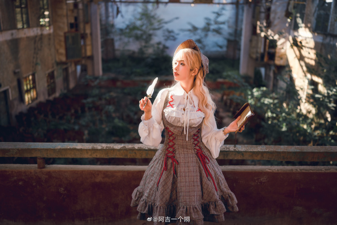 LOLITA超话『记录者。——续写之魔女』摄影:@kin-夜 出镜:本人这套太 预览 4