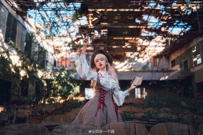 LOLITA超话『记录者。——续写之魔女』摄影:@kin-夜 出镜:本人这套太 预览 5
