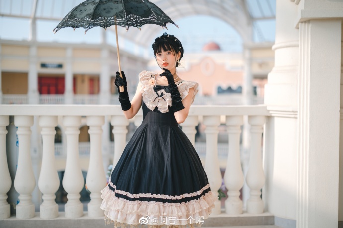 LOLITA超话『风中百合』摄影@kin-夜 出镜本人太优雅啦！！## 2南宁 预览 2